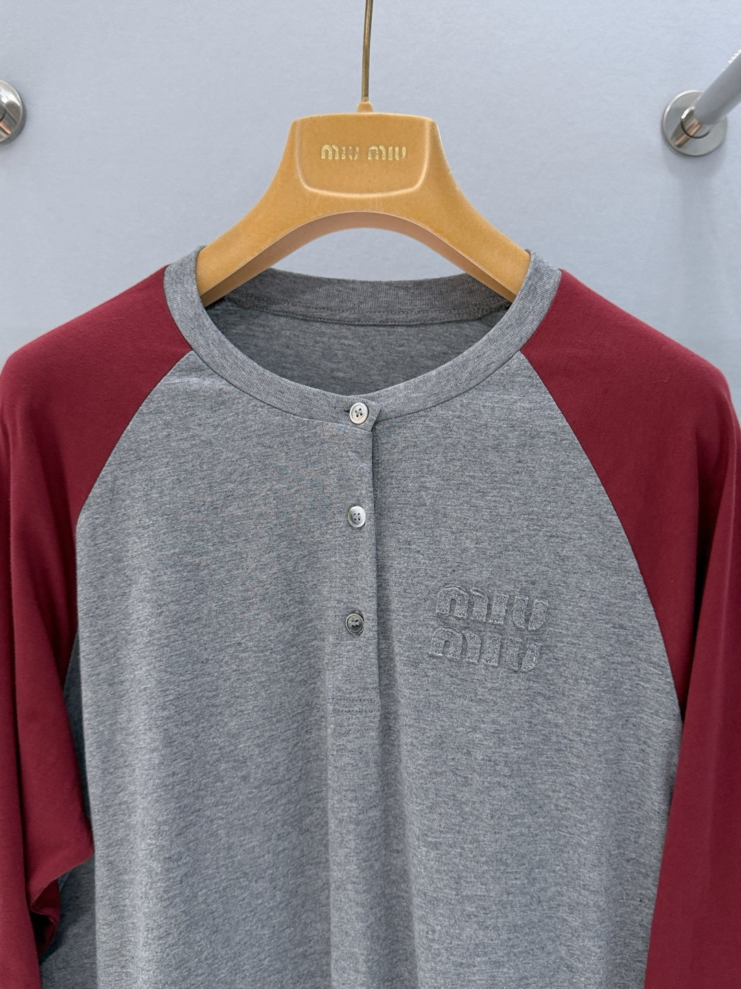 MIUMIU 26S LONG SLEEVE BUTTONED T-SHIRT 895