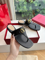 VLTN THONG SANDALS 25S IN BLACK LAMBSKIN WITH GOLD HARDWARE