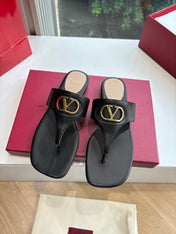 VLTN THONG SANDALS 25S IN BLACK LAMBSKIN WITH GOLD HARDWARE