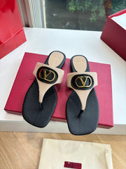 VLTN THONG SANDALS 25S IN BLACK MIX BEIGE LAMBSKIN WITH GOLD HARDWARE