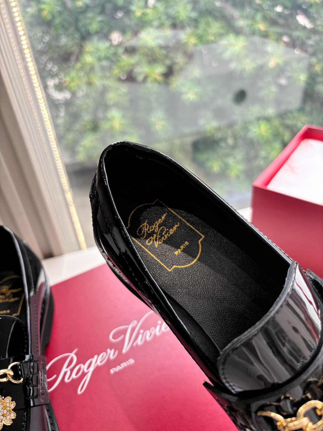 ROGER VIVIER 25S RANGERS CHAIN LOAFER IN BLACK GLOSSY CALFSKIN
