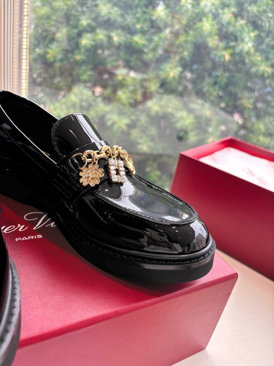 ROGER VIVIER 25S RANGERS CHAIN LOAFER IN BLACK GLOSSY CALFSKIN