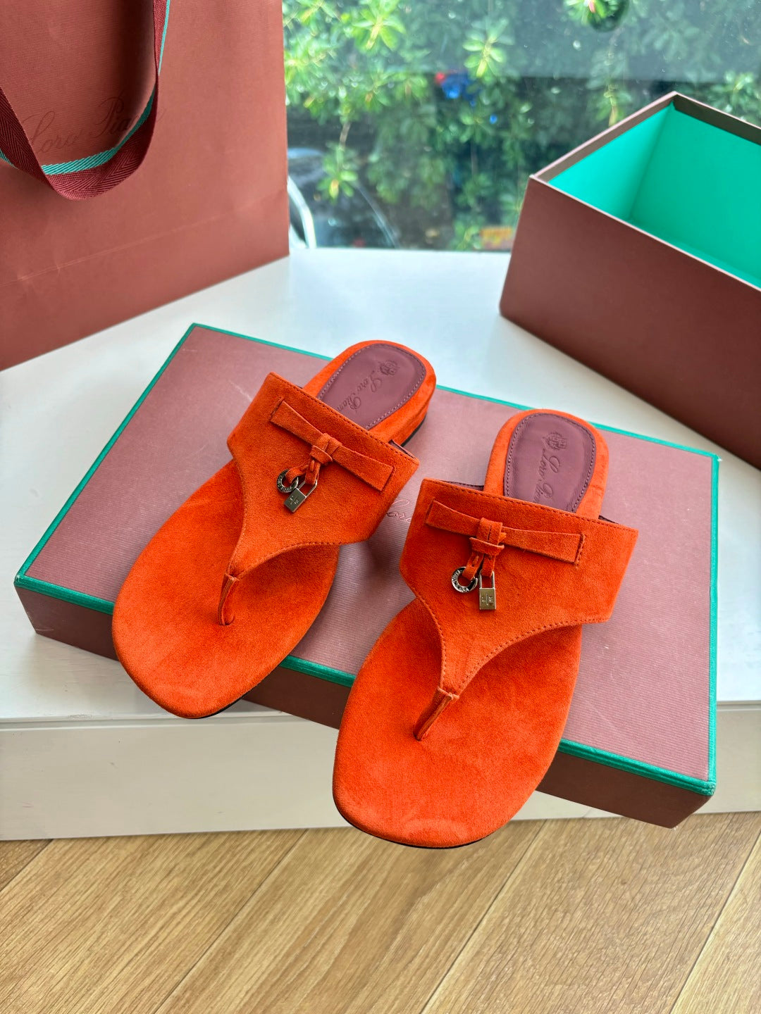 LP THONG SANDALS 25S IN ORANGE SUEDE