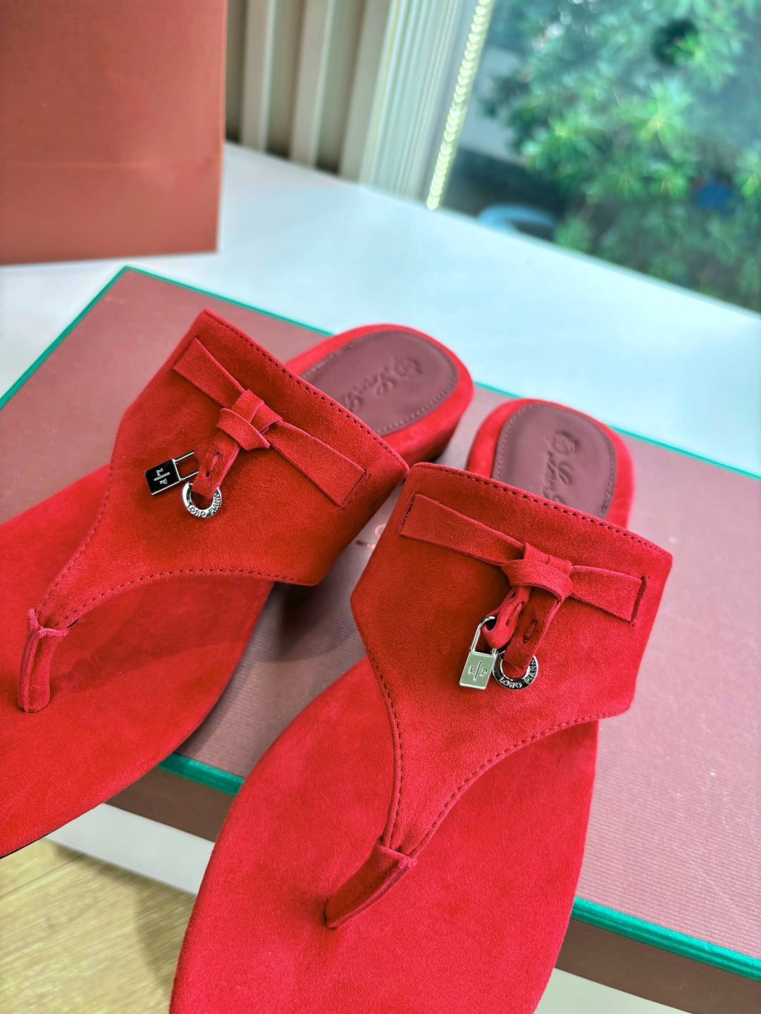 LP THONG SANDALS 25S IN RED SUEDE