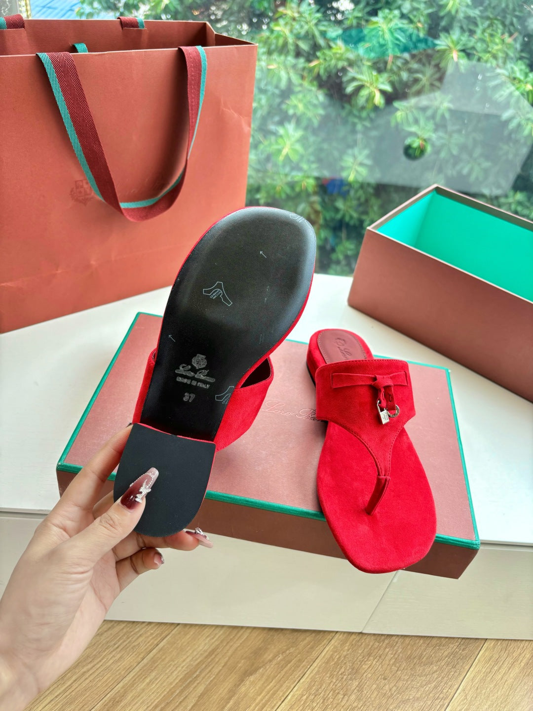 LP THONG SANDALS 25S IN RED SUEDE