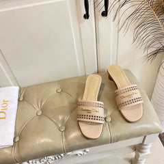 DWAY HEELED SLIDE IN CAMEL BEIGE CALFSKIN WITH GOLD LOGO