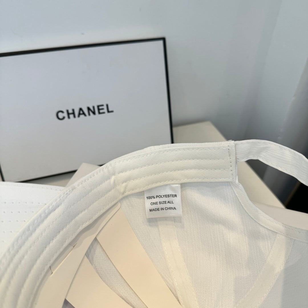 CHANEL 26S BASEBALL CAP WITH CRYSTAL CC LOGO 337987