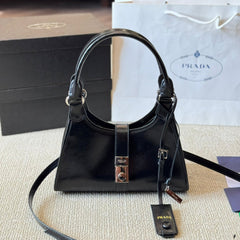 METAL CLASP TOTE BAG 35 IN BLACK SHINY SMOOTH CALFSKIN