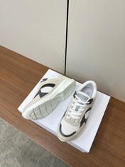 RUNNER CR-03 LOW LACE-UP PALE GRAY SUEDE AND BLACK CALFSKIN