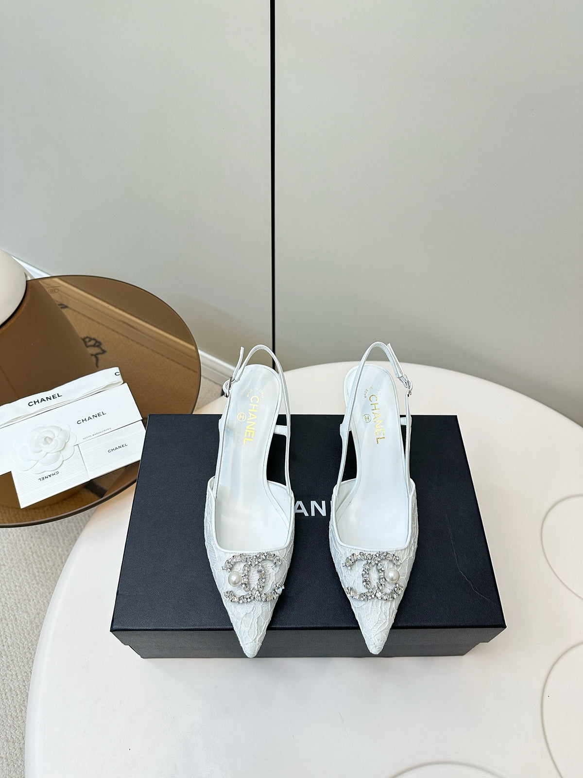 CC SLINGBACK 25S IN WHITE LACE FABRIC WITH SILVER HARDWARE