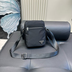 TRIANGLE LOGO CROSSBODY BAG 22 IN BLACK RE-NYLON WITH STRAP