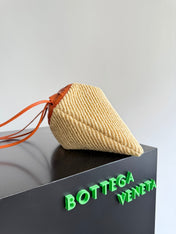 BOTTEGA VENETA 25S DUSTBAG 32 IN BURNT ORANGE RAFFIA AND CALFSKIN
