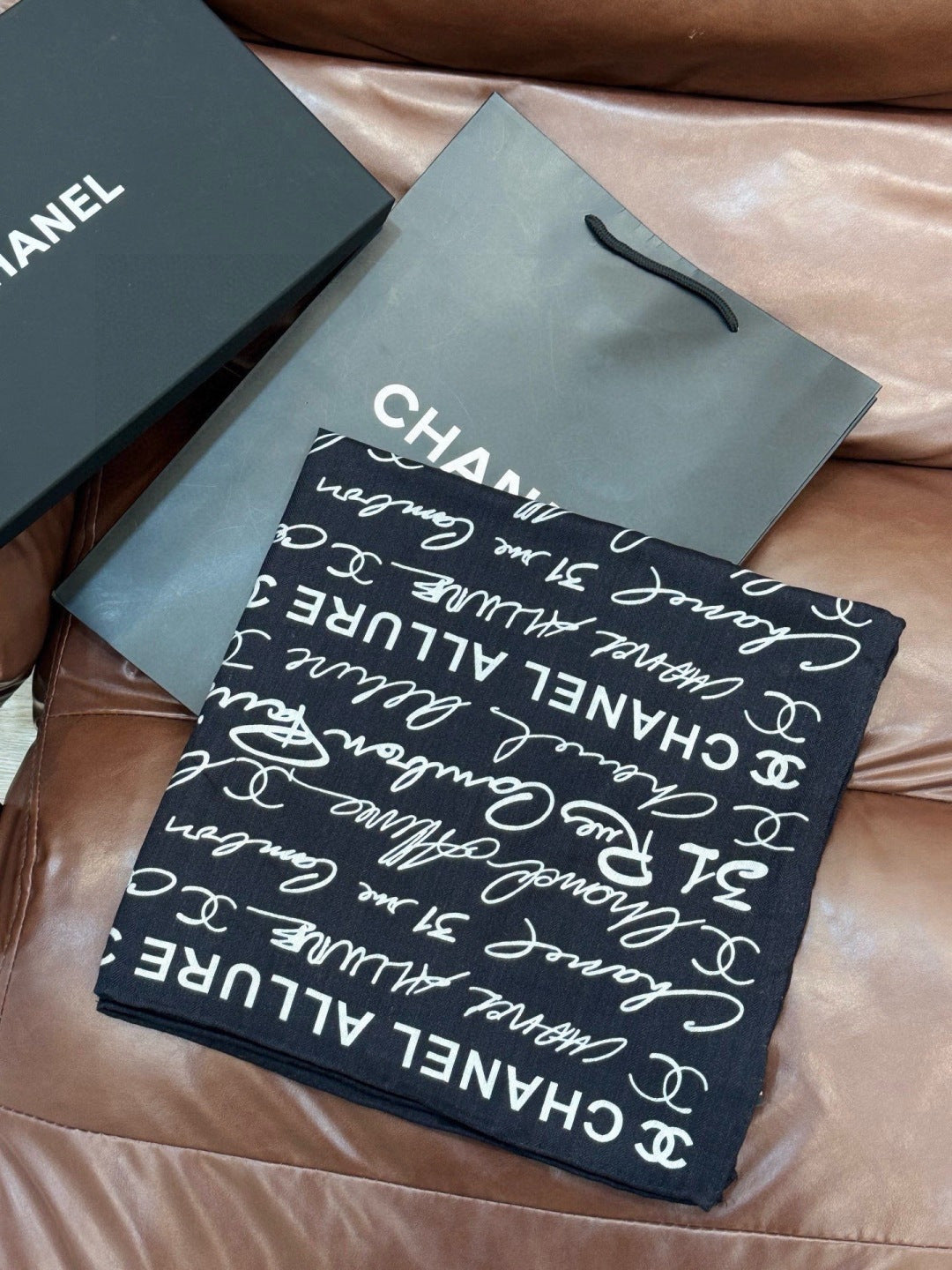 CHANEL 25S SCARF 135 CM IN CASHMERE SILK 943692