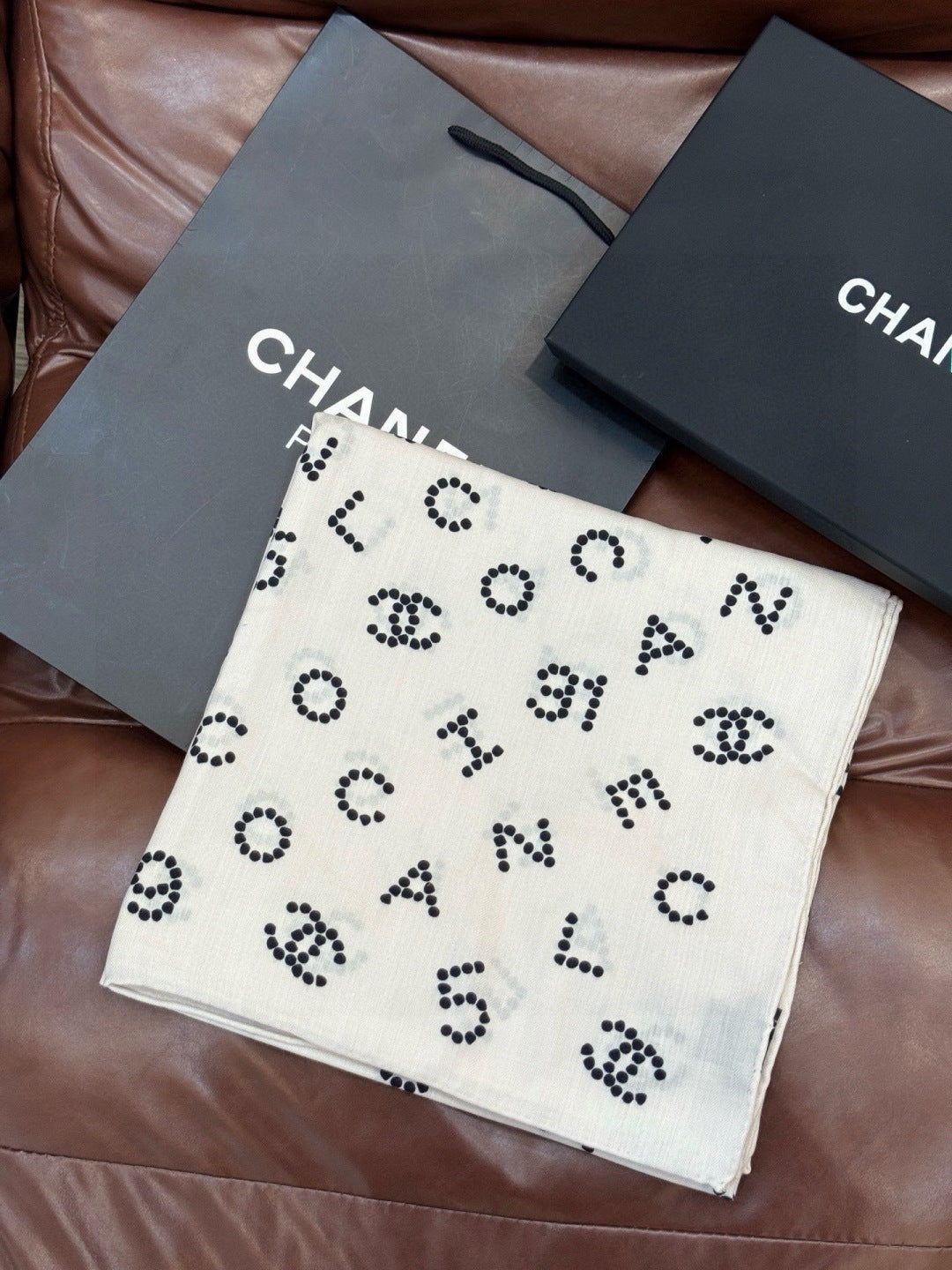 CHANEL 25S SCARF 135 CM IN CASHMERE SILK 943695