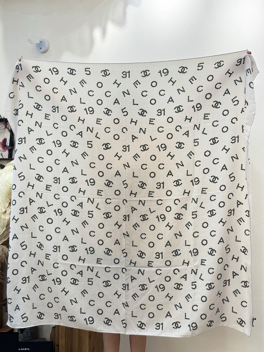 CHANEL 25S SCARF 135 CM IN CASHMERE SILK 943695