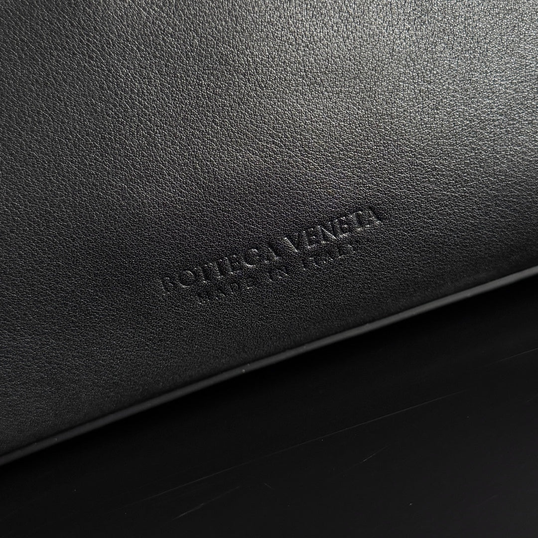 MEDIUM CIAO CIAO 34 IN BLACK CALFSKIN