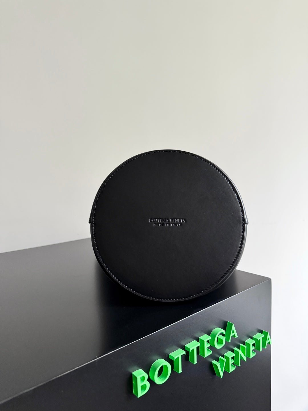 BOTTEGA VENETA 25S MEDIUM LIBERTA 30 IN BLACK CALFSKIN GOLD HARDWARE