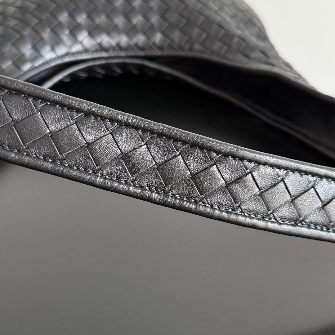 BOTTEGA VENETA 25S VENETO BAG 27 IN BLACK CALFSKIN SILVER HARDWARE