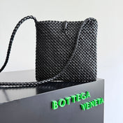 BOTTEGA VENETA 25S TOSCA BAG 19 IN BLACK CALFSKIN GOLD HARDWARE