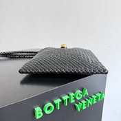 BOTTEGA VENETA 25S TOSCA BAG 19 IN BLACK CALFSKIN GOLD HARDWARE