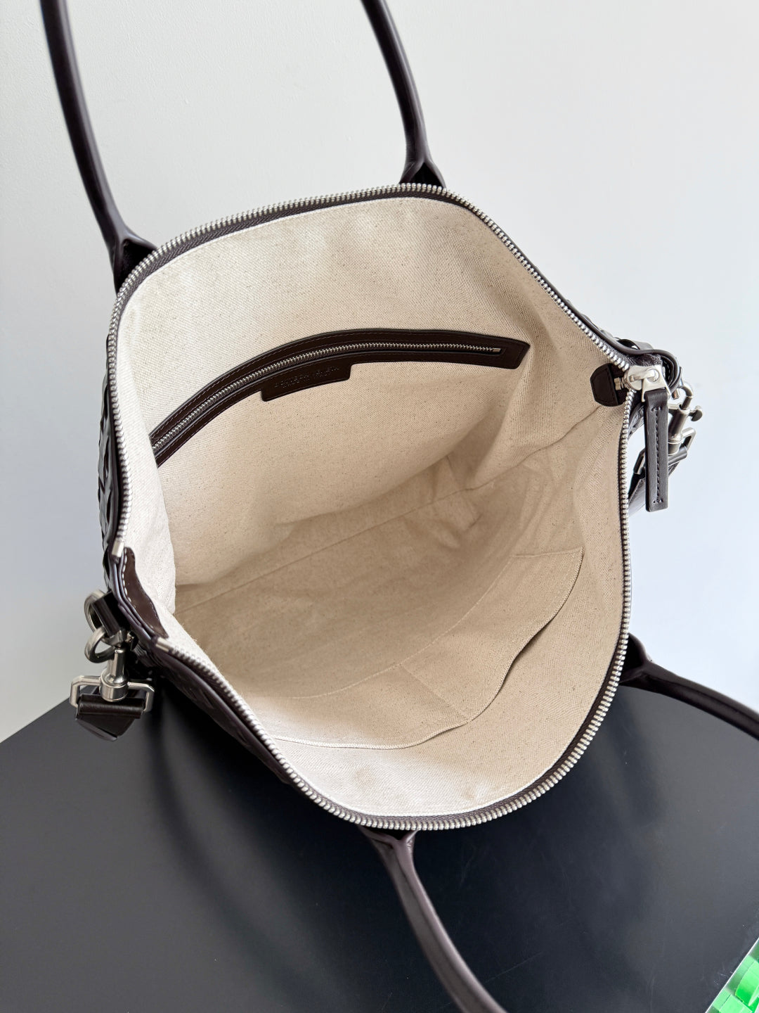 BOTTEGA VENETA 25S ANDIAMO LARGE INTRECCIATO 39 IN DARK BROWN CALFSKIN