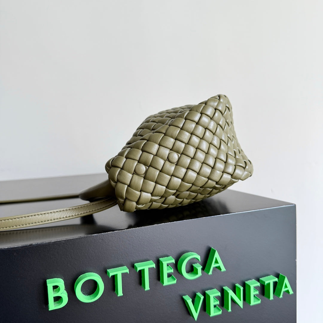 BOTTEGA VENETA 25S COBBLE BAG 23 IN ARMY GREEN CALFSKIN