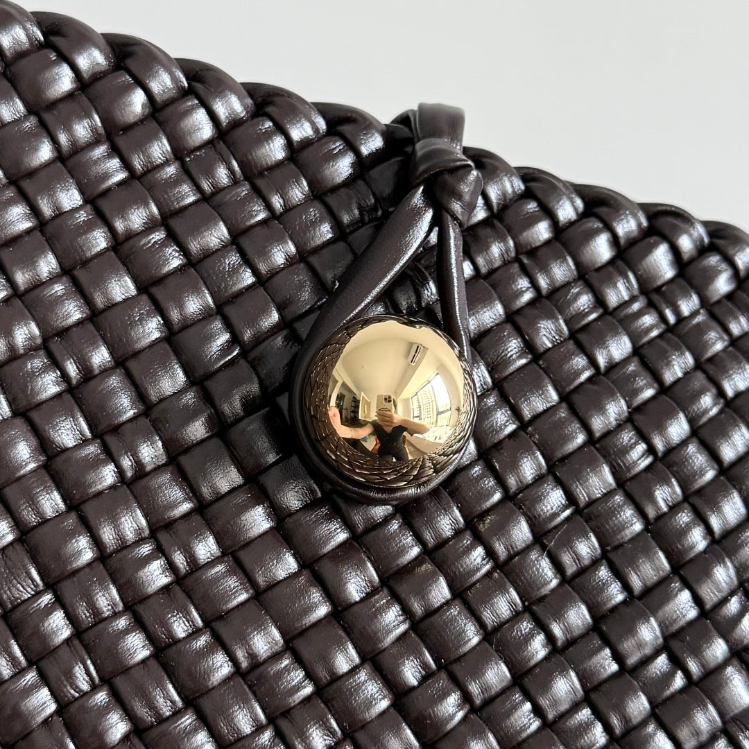 BOTTEGA VENETA 25S TOSCA BAG 19 IN DARK BROWN CALFSKIN GOLD HARDWARE