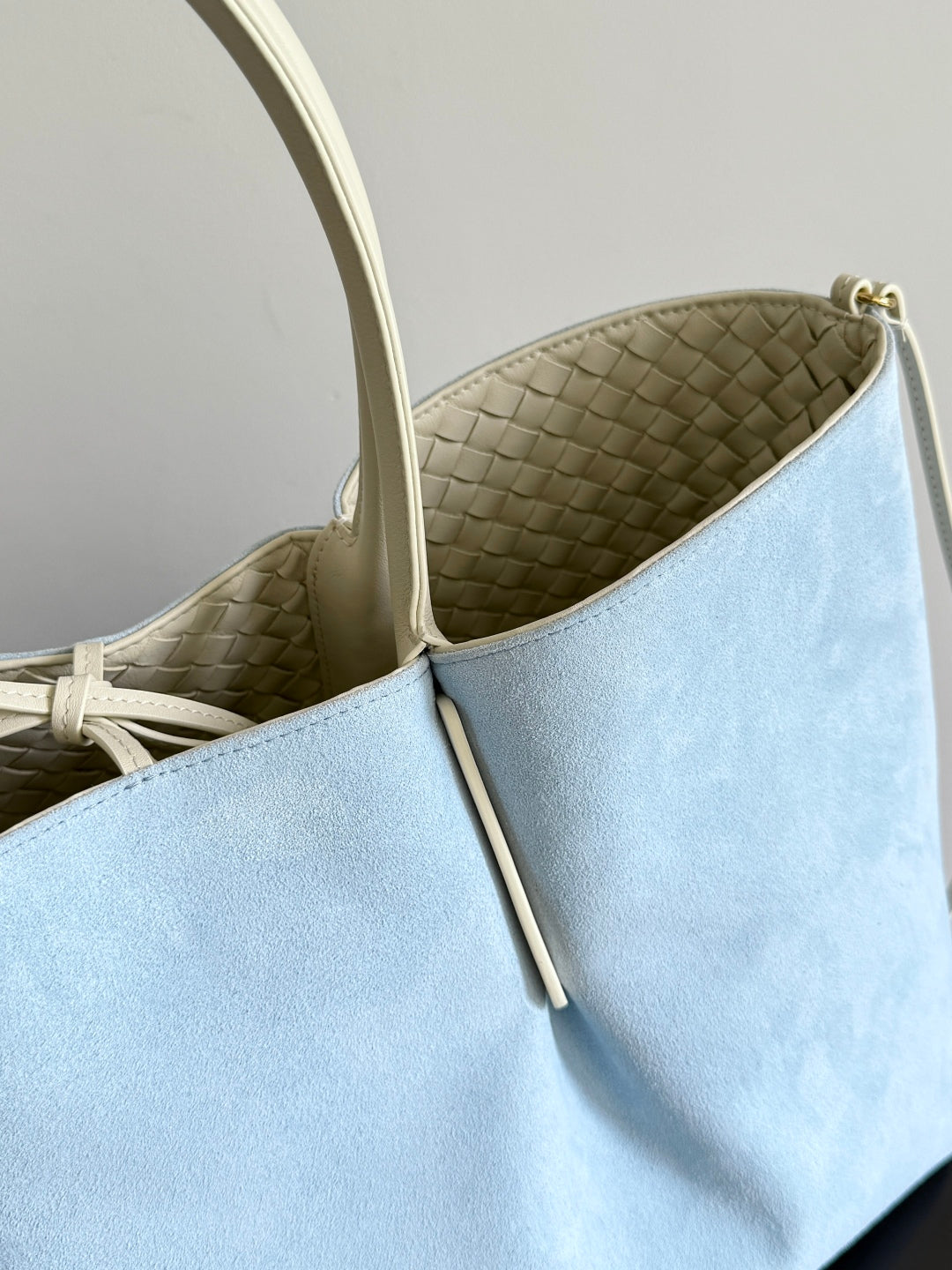 BOTTEGA VENETA 25S PINACOTECA BAG 43 IN IVORY CALFSKIN