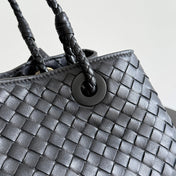 BOTTEGA VENETA 25S BASKET BAG 31 IN BLACK CALFSKIN GOLD HARDWARE