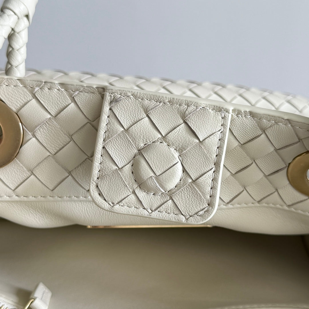 BOTTEGA VENETA 25S BASKET BAG 31 IN IVORY CALFSKIN GOLD HARDWARE