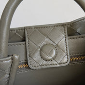 BOTTEGA VENETA 25S ANDIAMO 25 IN OLIVE GREEN CALFSKIN GOLD HARDWARE