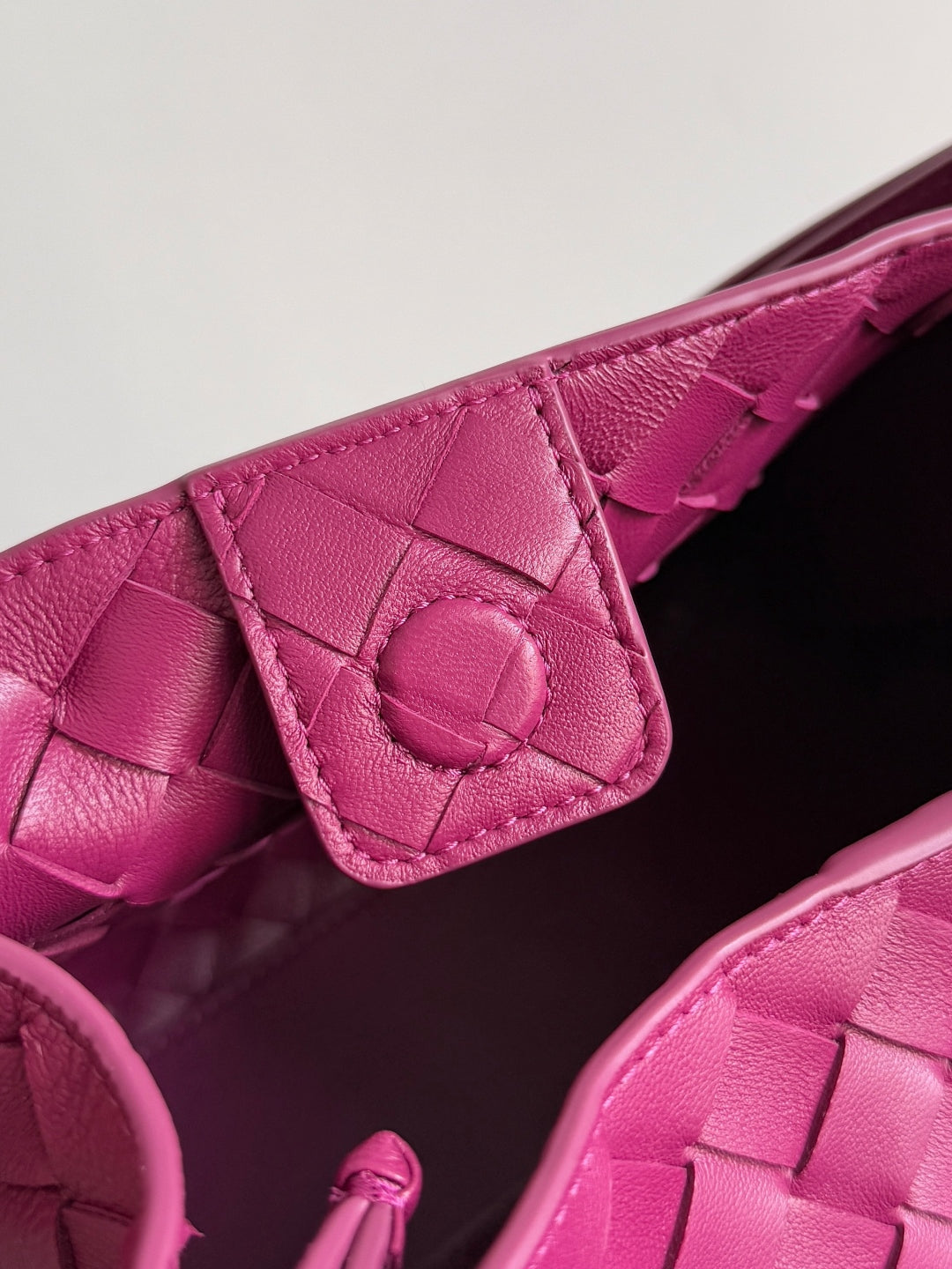 BOTTEGA VENETA 25S SMALL PARACHUTE 29 IN RASPBERRY PINK CALFSKIN GOLD HARDWARE
