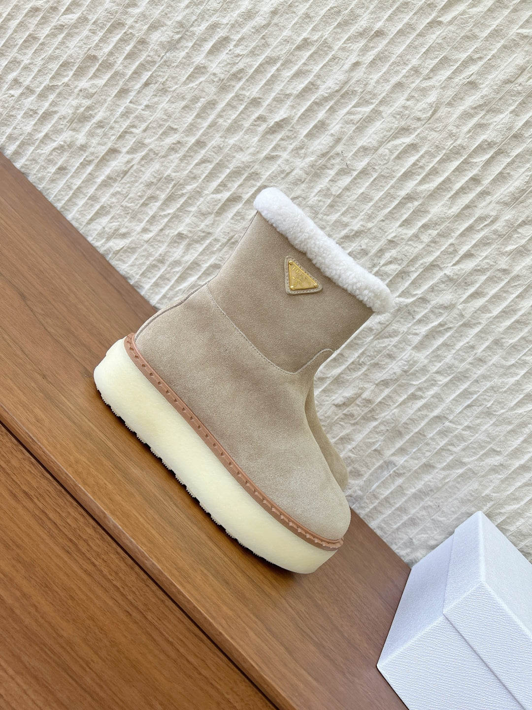 PRADA 25S ANKLE BOOTS 40 MM IN LIGHT BEIGE SUEDE SHEARLING-LINED