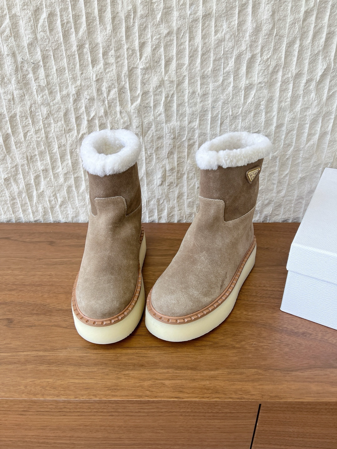 PRADA 25S ANKLE BOOTS 40 MM IN TAUPE BROWN SUEDE SHEARLING-LINED