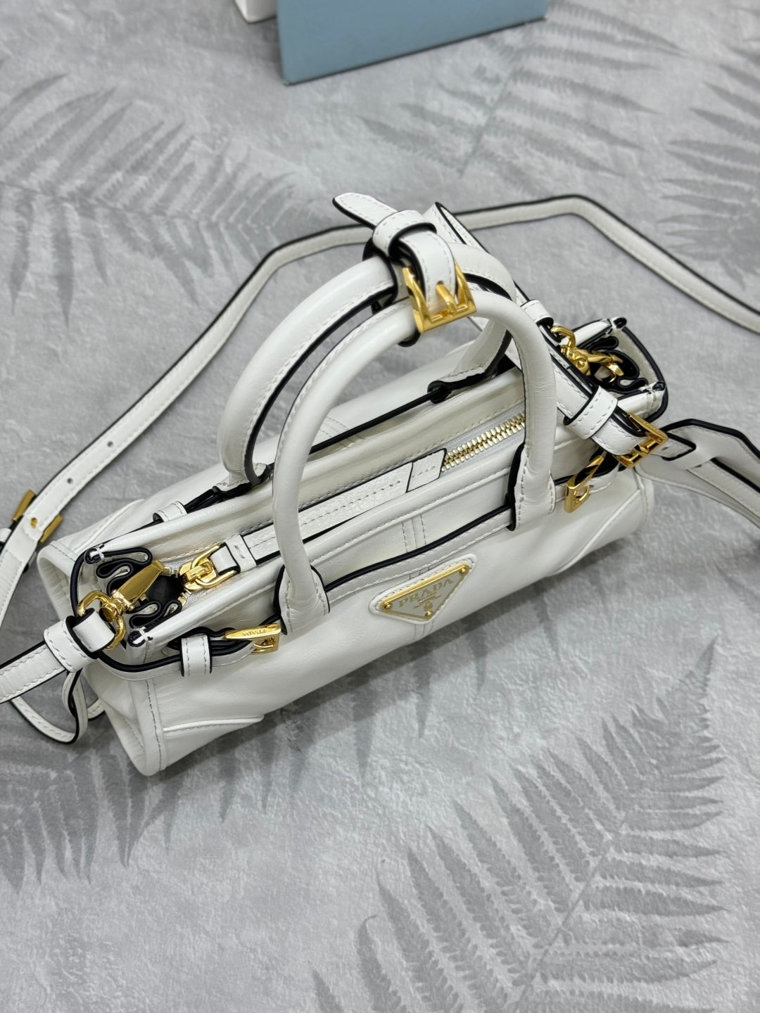 PRADA 25S BONNIE MINI HANDBAG 23 IN WHITE CALFSKIN GOLD HARDWRE