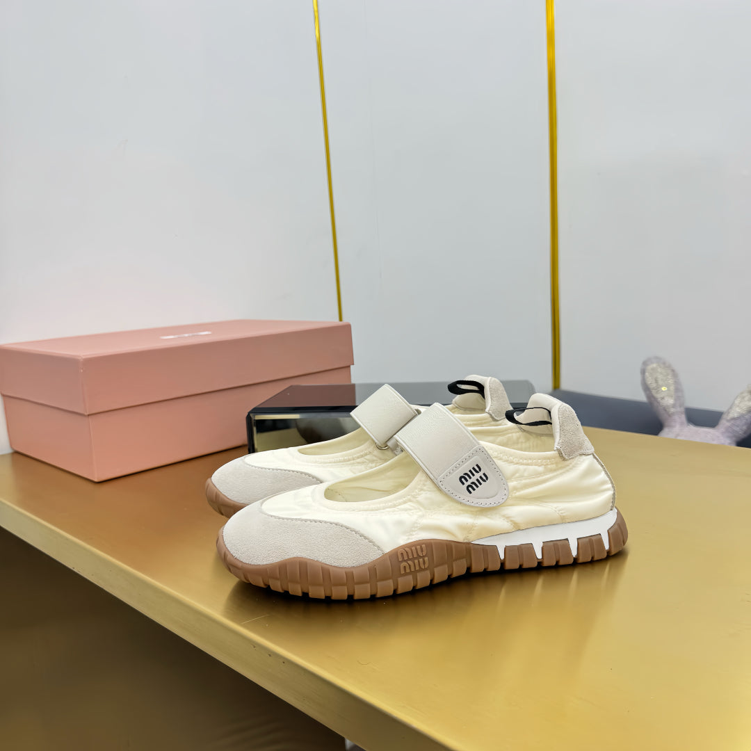 BALLERINAS SHOES IN OFF WHITE TYRE TECHNICAL FABRIC AND GREY SUEDE