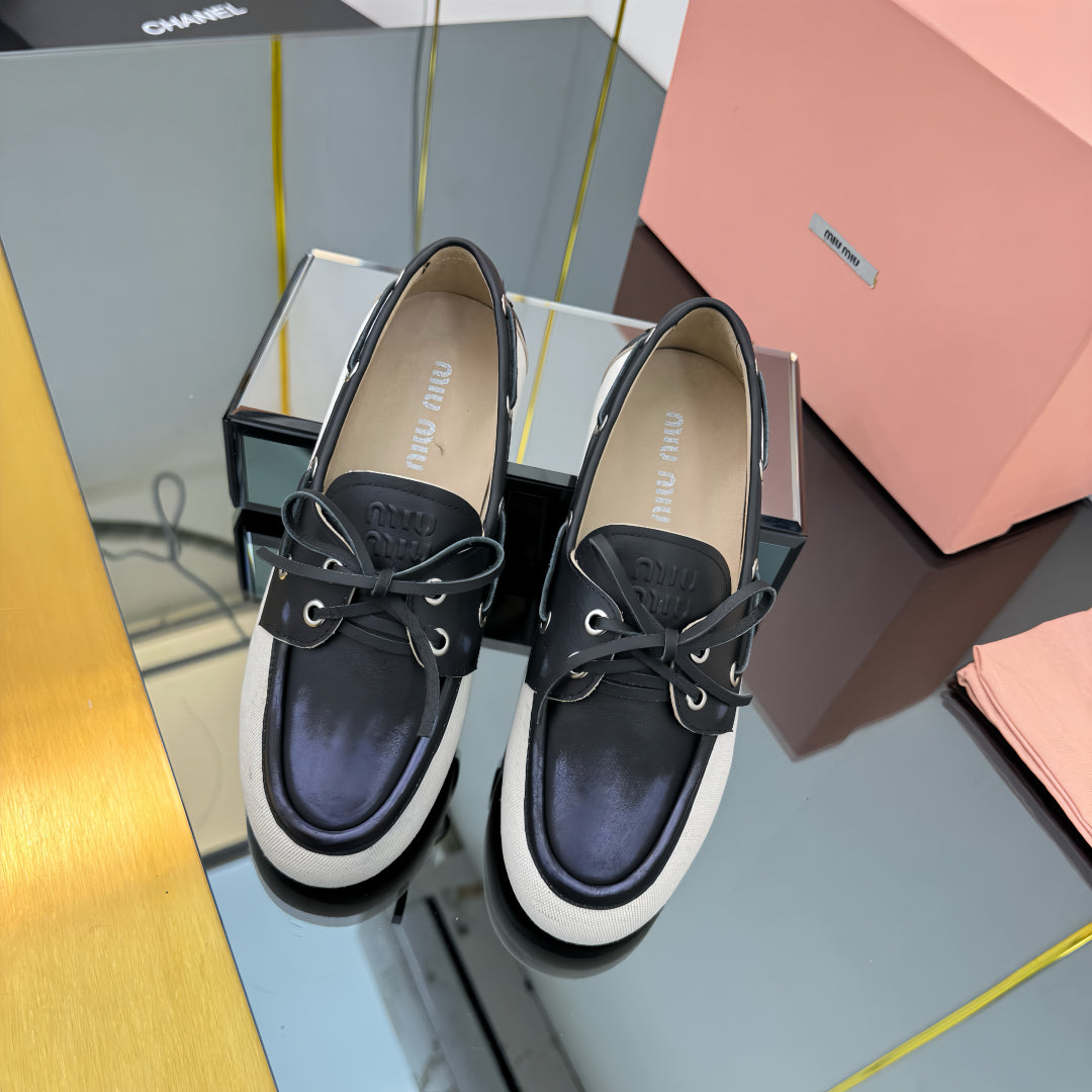 BOAT SHOES IN BLACK CALFSKIN AND WHITE CANVAS