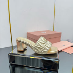 MATELASSÉ SLIDES PUMP IN GOLD PATENT CALFSKIN