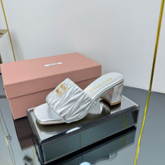 MATELASSÉ SLIDES PUMP IN SILVER PATENT CALFSKIN