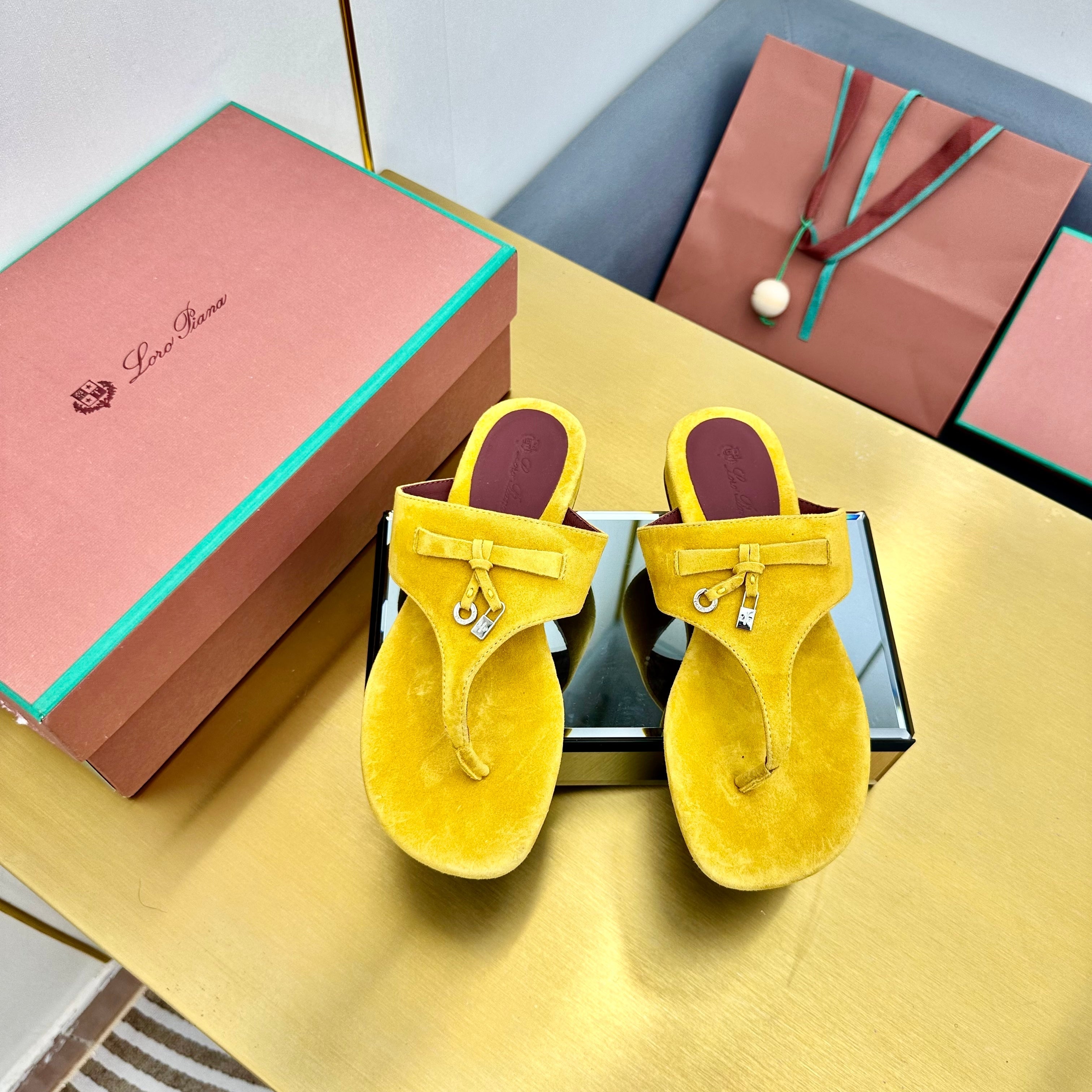 FLIP FLOPS IN YELLOW SUEDE AND HARDWARE SILVER