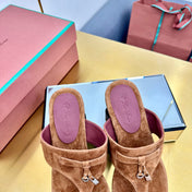 FLIP FLOPS IN BROWN SUEDE AND HARDWARE SILVER