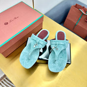 FLIP FLOPS IN EMERALD GREEN SUEDE AND HARDWARE SILVER