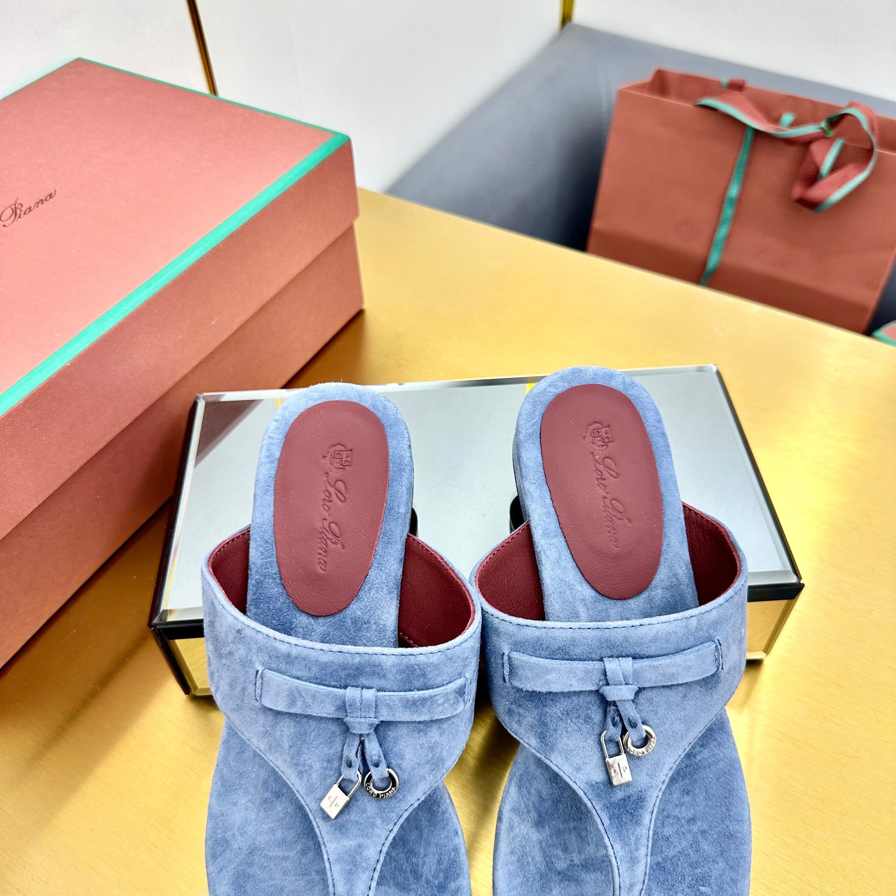 FLIP FLOPS IN BLUE SUEDE AND HARDWARE SILVER