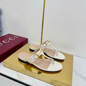 THONG SANDALS IN CREAM WHITE LAMBSKIN PRINTED LOGO WITH GOLD HARDWARE