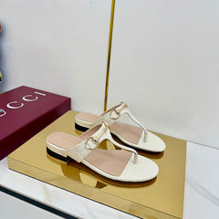 THONG SANDALS IN CREAM WHITE LAMBSKIN PRINTED LOGO WITH GOLD HARDWARE