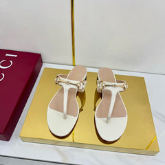 THONG SANDALS IN CREAM WHITE LAMBSKIN PRINTED LOGO WITH GOLD HARDWARE