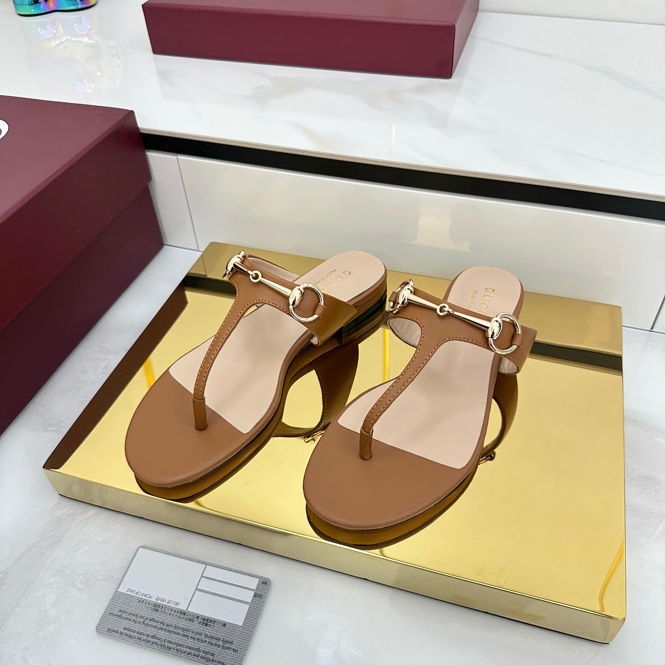 THONG SANDALS IN BROWN LAMBSKIN WITH GOLD HARDWARE