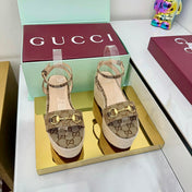 GG HIGH WEDGE SANDALS IN DARK BEIGE FABRIC AND RAFFIA WITH GOLD HARDWARE