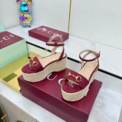 GG HIGH WEDGE SANDALS IN RED FABRIC AND RAFFIA WITH GOLD HARDWARE