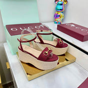 GG HIGH WEDGE SANDALS IN RED FABRIC AND RAFFIA WITH GOLD HARDWARE